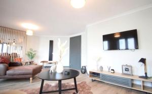 Stylish 2 Bed Duplex with Balcony & Parking Merchant City