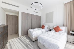 2BR in LIV Marina Balcony with Partial Sea View