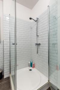 Stylish Oasis Central Apartment with AC and Parking