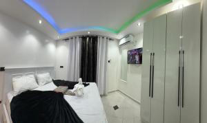 The arch suite- Luxury renovated 2 BR,Free wi-fi,Near beach & Hallerpark