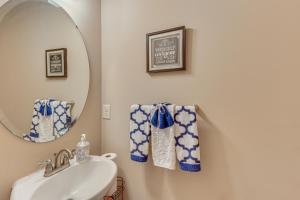 Waterfront Lake Hartwell Retreat with Indoor Hot Tub