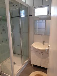 Maison au calme sous les Pins bord de Mer