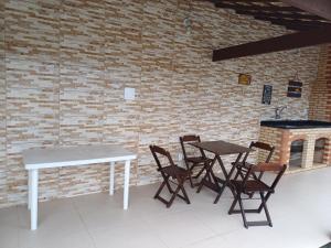 Casa com 2 quartos, piscina, área gourmet e garagem