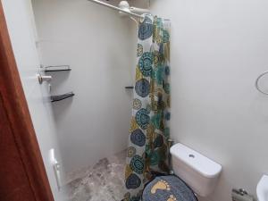 Casa com 2 quartos, piscina, área gourmet e garagem