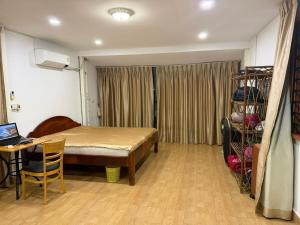 Fully Furnished Apartment near River Side & Central Market Available