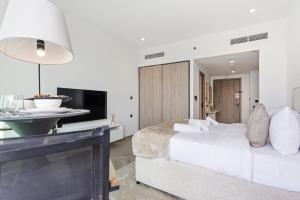 Refined Urban Studio Escape with Burj Khalifa View