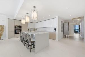 Luxury 2BR and Den condo at exclusive Amrit Resort