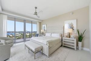 Luxury 2BR and Den condo at exclusive Amrit Resort