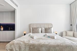 Refined Urban Studio Escape with Burj Khalifa View