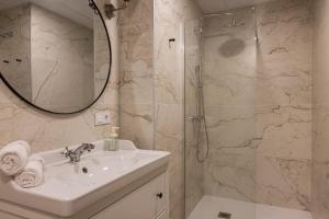 FLORIT FLATS - The Patraix Hood Suites