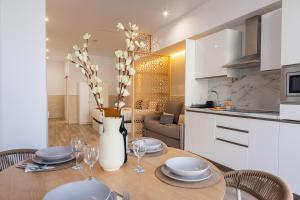 FLORIT FLATS - The Patraix Hood Suites