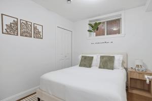 Central and Roomy Vancouver 2BR w Laundry and Parking