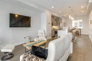 Walk to Bars! LoHi City-View Haven with Hot Tub