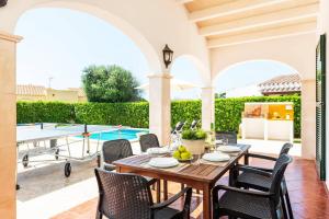 Villa Llentrisca by Villa Plus