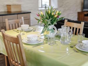 2 Bed in Cambrose FORGM