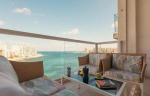 Seaside Luxe, Spinola Bay Apartment by Buena Vista
