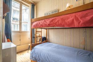 Le Champ de Mars - 400 m de la Tour Eiffel