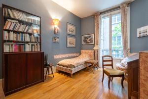 Le Champ de Mars - 400 m de la Tour Eiffel