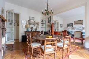 Le Champ de Mars - 400 m de la Tour Eiffel