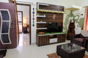 Aura attic residency