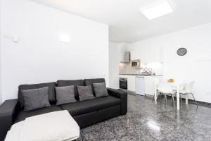 Home2Book Cozy Sea View Apartment Near the Coast