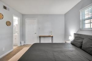 Chic Minimal Farmhouse 1 BR Near Duke Hospital