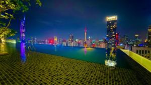 Infinity pool luxury Apartment Axon