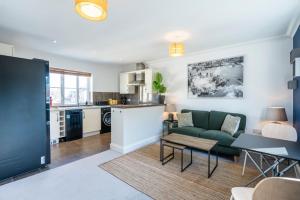 Superb 2BR 2Bath with parking