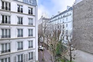 Grand Haussmann Apartment Malesherbes