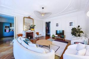 Grand Haussmann Apartment Malesherbes