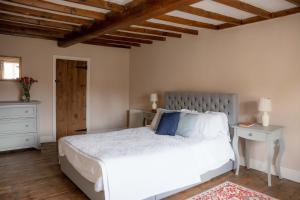 Host & Stay - Corner House