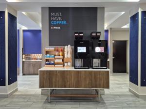 Holiday Inn Express & Suites - Cleveland Northwest by IHG