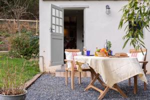 Spring Cottage-the perfect escape, romantic & cosy