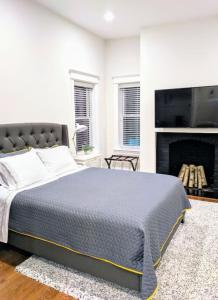 Large Modern Studio Apartment walk to White House