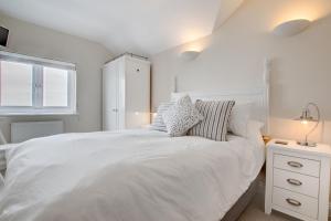 2 Bed in Porthleven oc-marin2