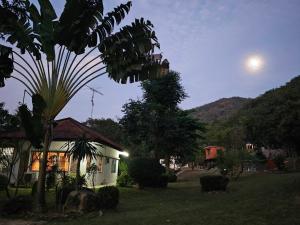 Mountain Front Family Home For 5, 3 adults 2 kids Rare Birds, Bikes