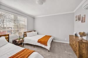 2BR Farmhouse Apt Near Everything - 2nd Floor