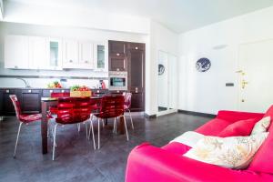 Laura Home