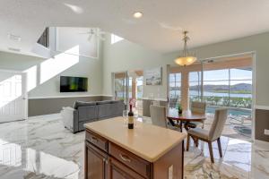 Fish and Boat Lake Toho Family Gem Near Theme Parks