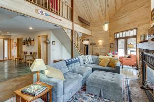4-Season Recreation Secluded Pike River Cabin