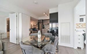 New Modern 3 Bedroom Condo in Downtown Toronto