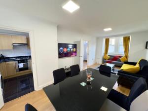 3 Bedrooms,Spacious House, Kitchen, Garden, Parking