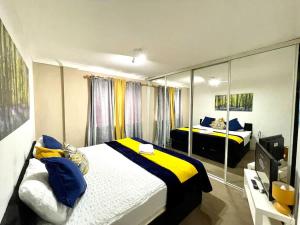 2 Bedrooms Modern Central London Apartment, Full Kitchen, 5 minutes Tube Station