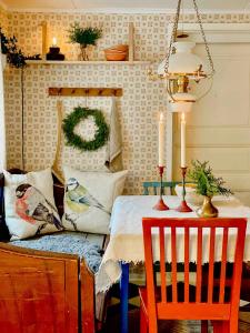 19Th Century House With Antiques In Rural Setting