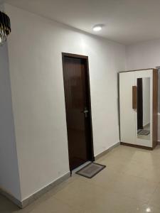 Qutub cinema loft with bathtub