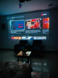 Qutub cinema loft with bathtub