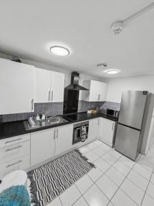 Entire home Sleeps 5 guest 5 mins fromMCR City