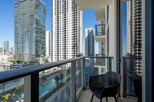 Stylish Urban 1BR Downtown Rooftop Pool & Views