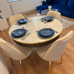 Luxury 1BR in Rochdale Centre