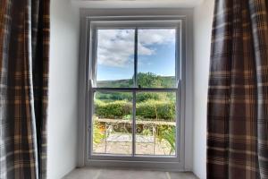 2 Bed in Low Row oc-ds059